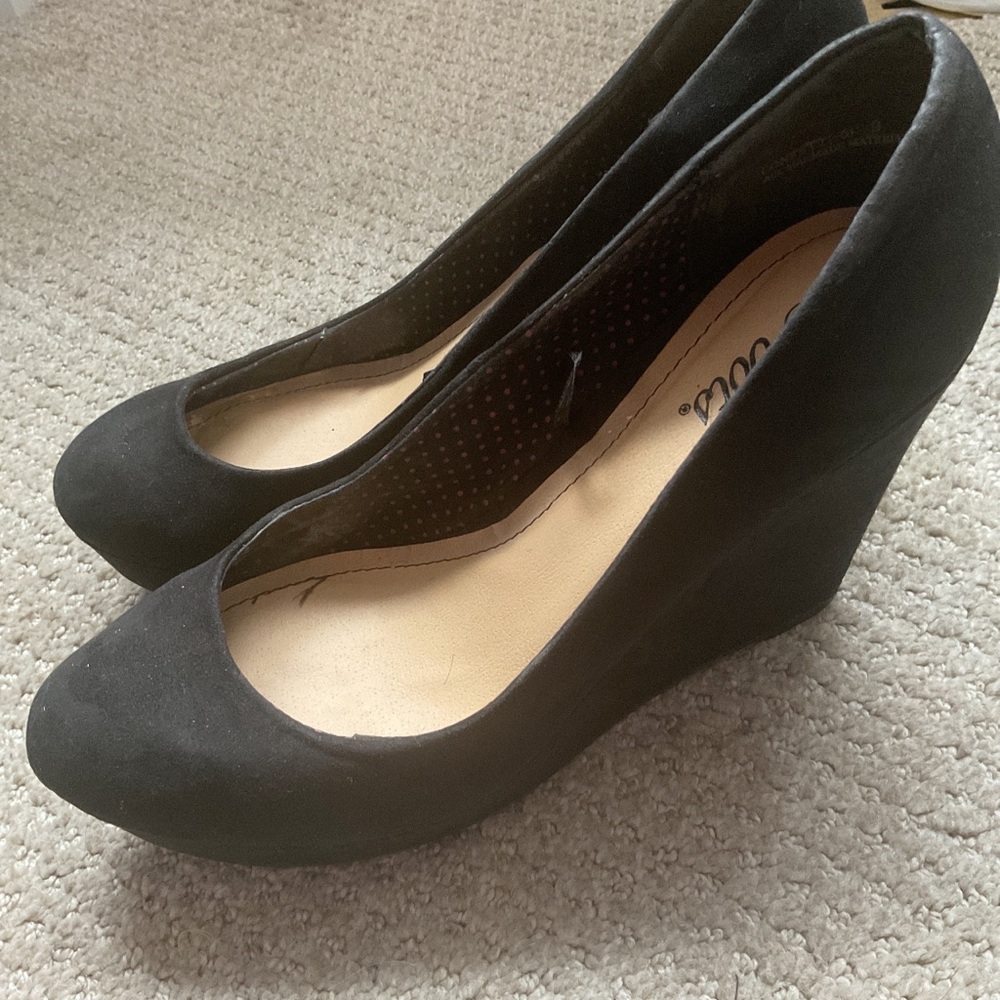 Elegant Black Wedge Shoes
